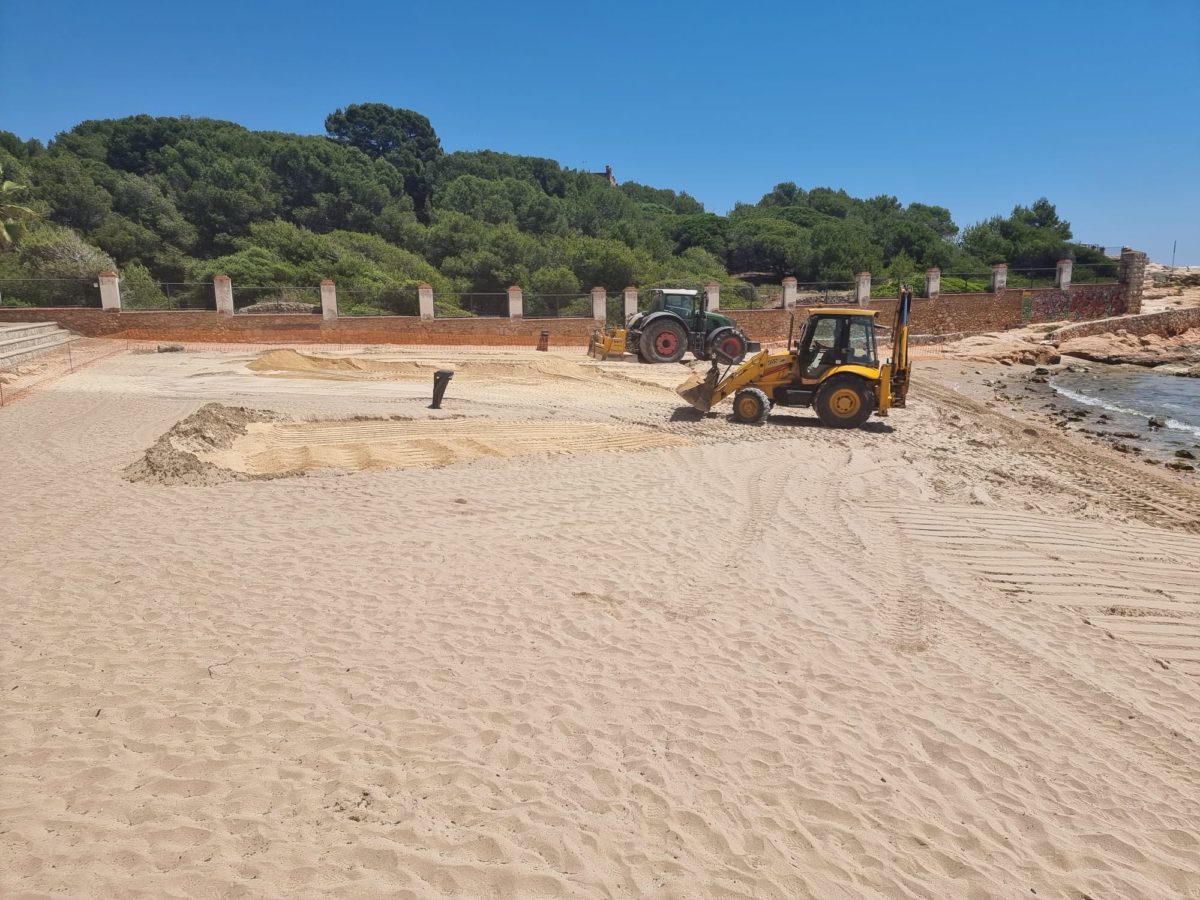 grua obres a la platja de l'arrabassada