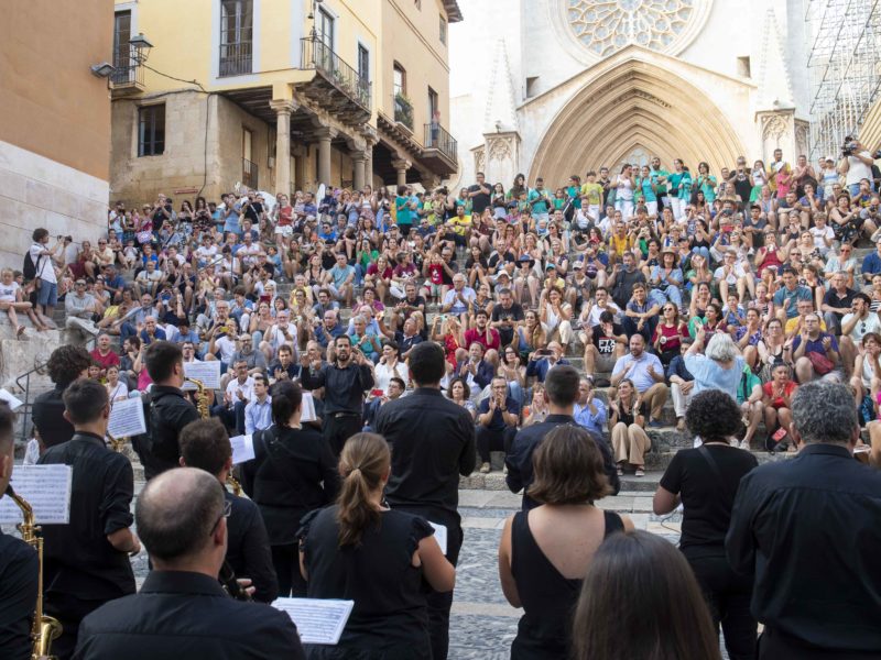 Presentació Tecla 700 amb BUMT a les escales de la Catedral