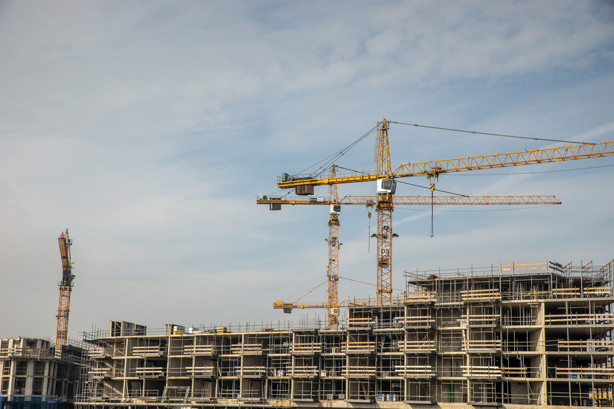 construcció edifici grues