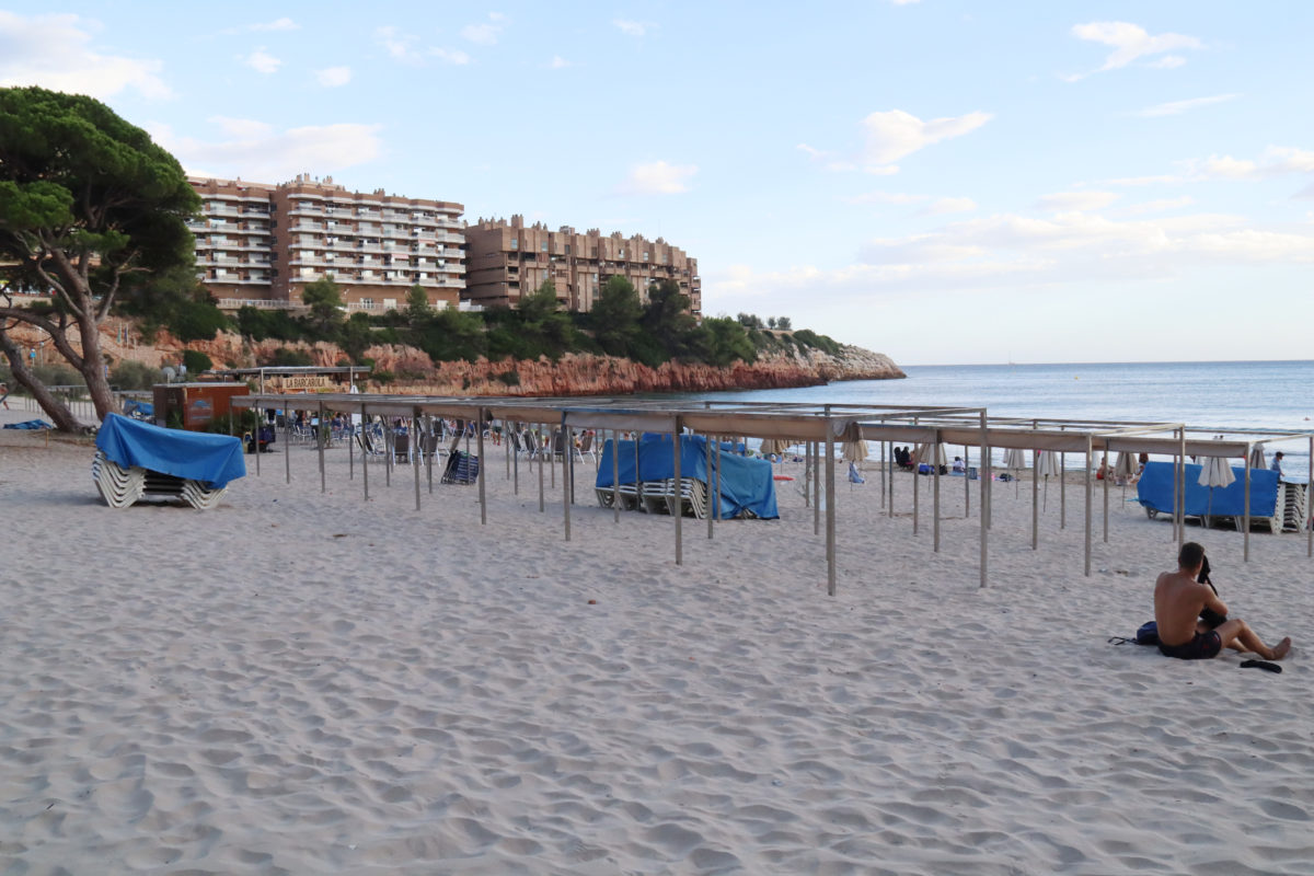 Imatge de la platja dels Capellans de Salou, on aquest dijous han mort dues persones Data de publicació: dijous 18 d’agost del 2022, 19:47 Localització: Salou Autor: Redacció