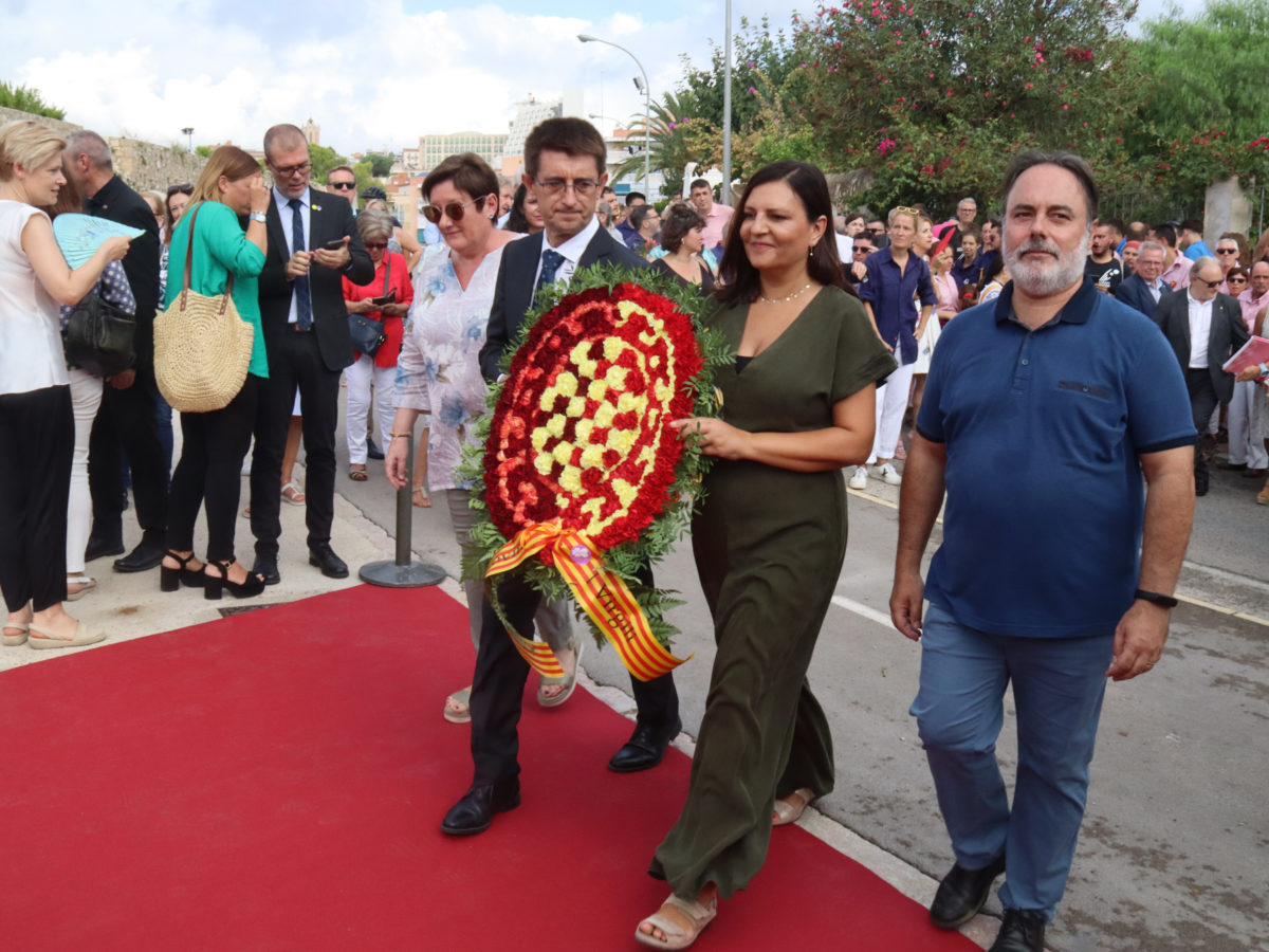 La URV és una de les institucions que ha participat en l'ofrena floral al monument de Rafel Casanova de Tarragona Data de publicació: diumenge 11 de setembre del 2022, 12:30 Localització: Tarragona Autor: Eloi Tost