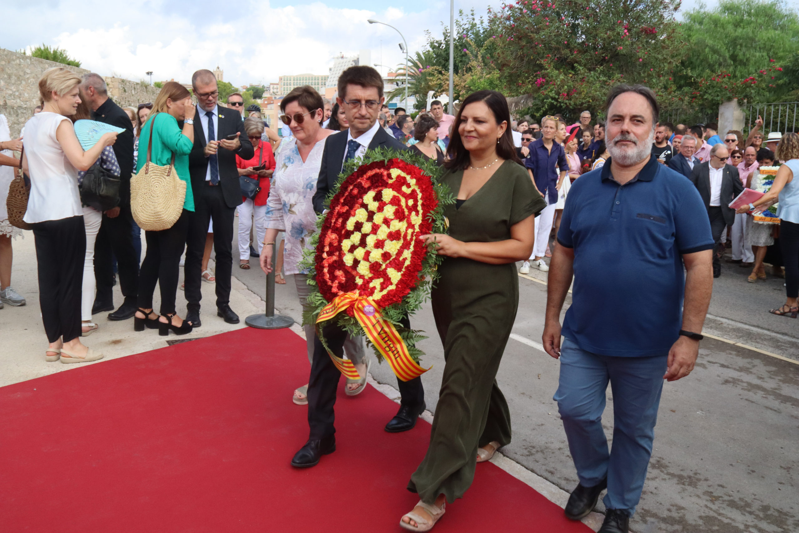 La URV és una de les institucions que ha participat en l'ofrena floral al monument de Rafel Casanova de Tarragona Data de publicació: diumenge 11 de setembre del 2022, 12:30 Localització: Tarragona Autor: Eloi Tost