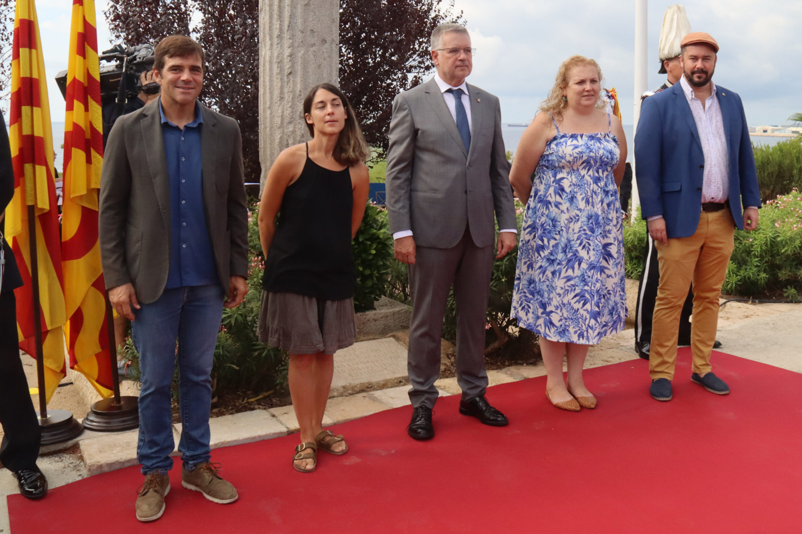 Els portaveus dels grups municipals a l'Ajuntament de Tarragona de Junts per Tarragona, CUP, ERC i PSC, després de l'ofrena floral al monument de Rafel Casanova Data de publicació: diumenge 11 de setembre del 2022, 12:30 Localització: Tarragona Autor: Eloi Tost