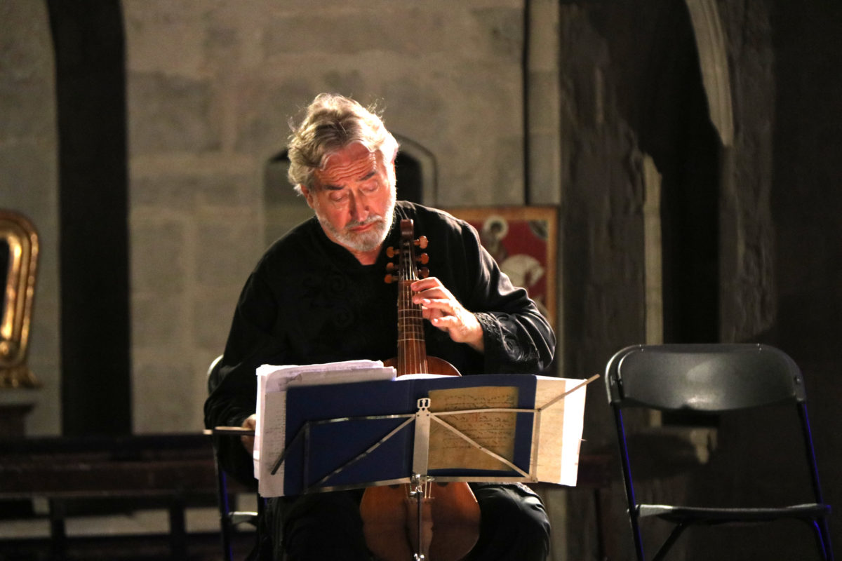 El mestre Jordi Savall dirigint el concert 'Codex de Las Huelgas', interpretat per la Capella Reial de Catalunya i Hespèrion XXI a Montblanc, en el marc de la segona edició del Festival Jordi Savall. Data de publicació: divendres 01 de juliol del 2022, 22:59 Localització: Montblanc Autor: Mar Rovira