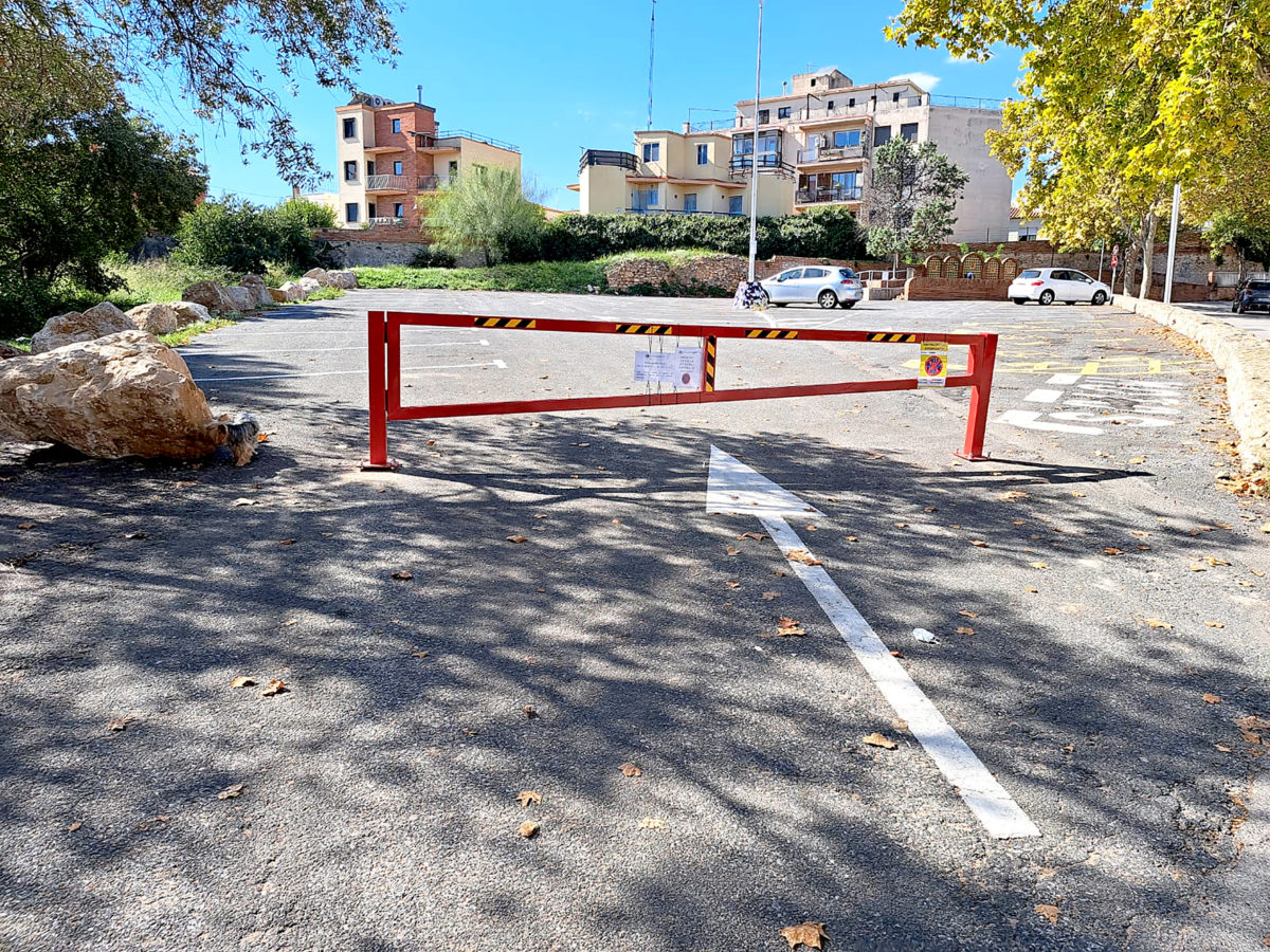 Zona habilitada a l'estacionament del Cementiri