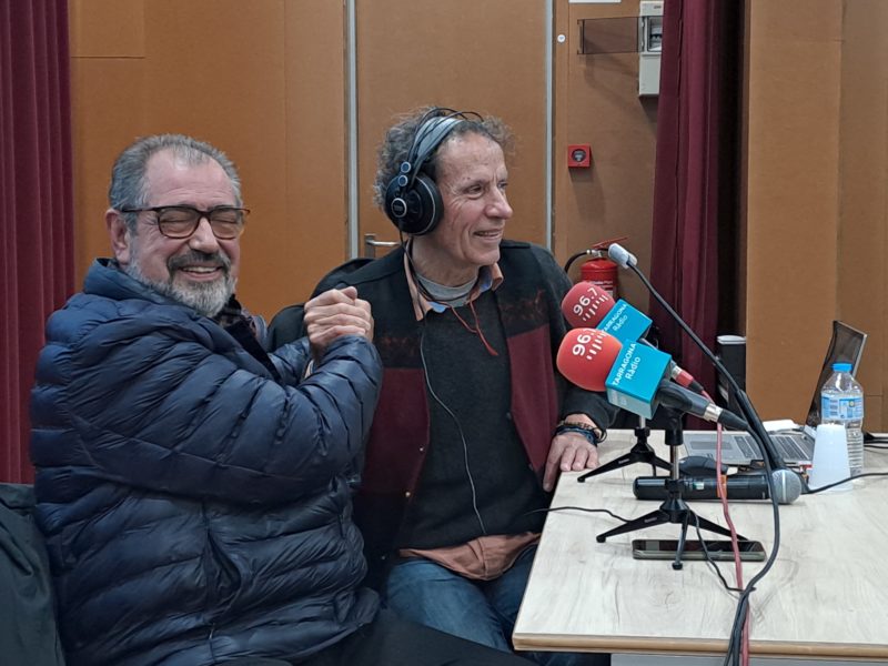 Nou dia històric per l’excursionisme de la ciutat. Des d’aquest dimecres els dos centres excursionistes de Tarragona ja caminen plegats. El Centre Excursionista Tarragona, que enguany celebra 50 anys d’història, i el Club Alpí K2, que en té 15, han segellat l’acord en un acte a l’aula Magna de la Universitat Rovira i Virgili, en un directe del programa El Pont de Mahoma.