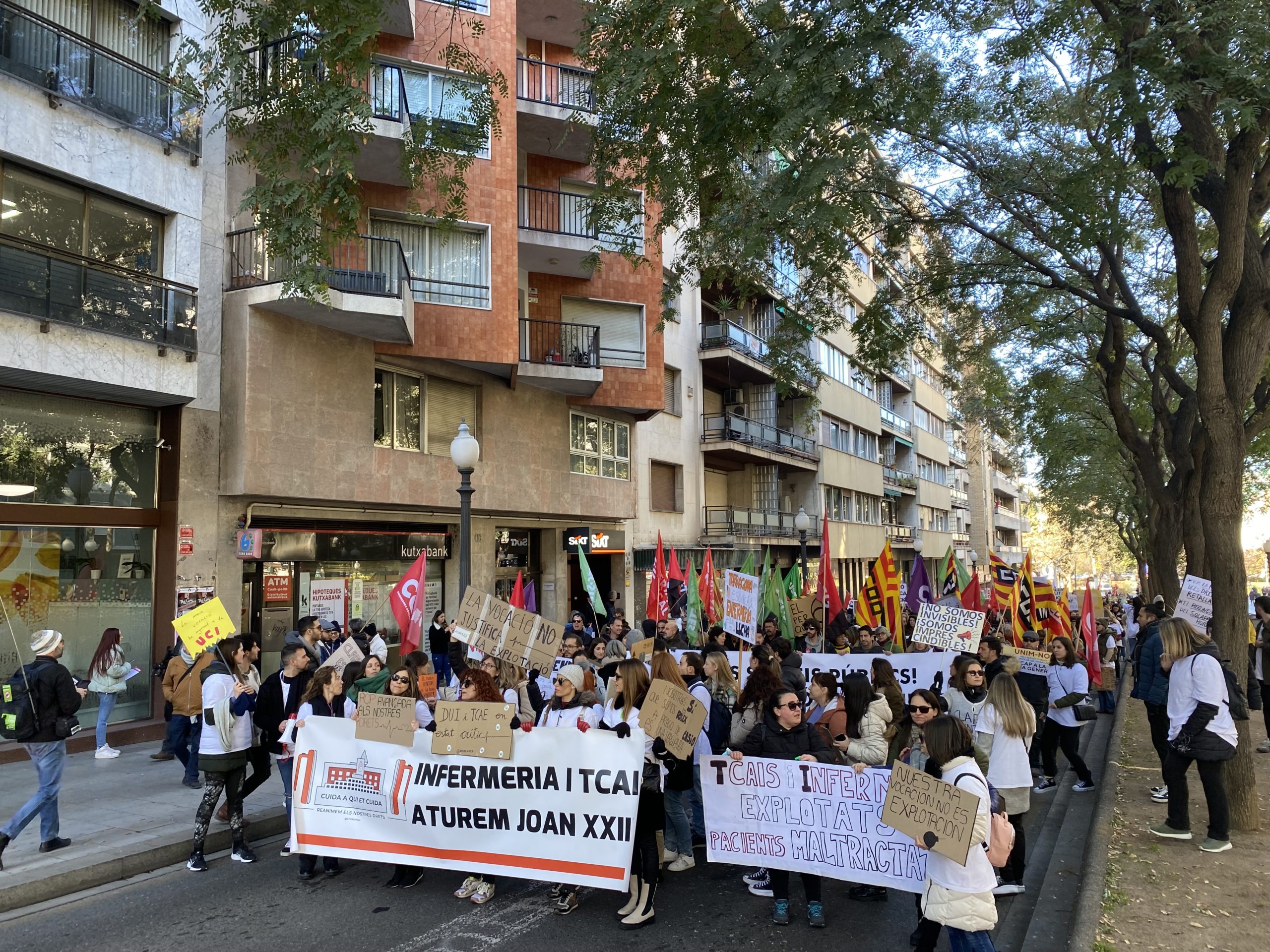 Manifestació per la defensa de la sanitat i l'educació.  Infermeres i TCAI de Joan XXIII 26 de gener 2023.