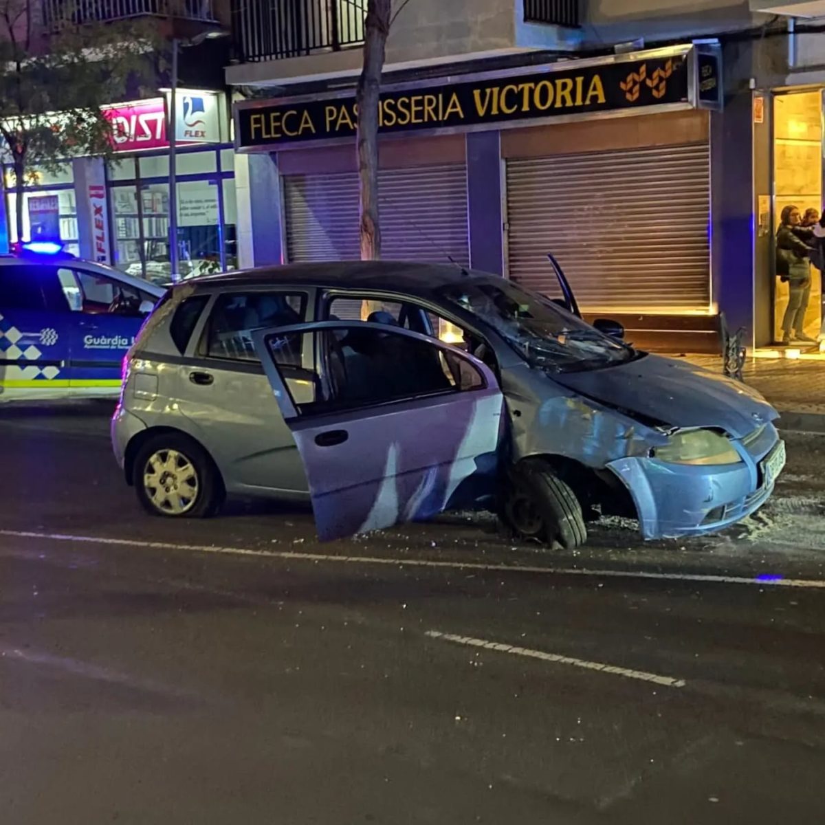 Cotxe accident Ramón i Cajal gener 23