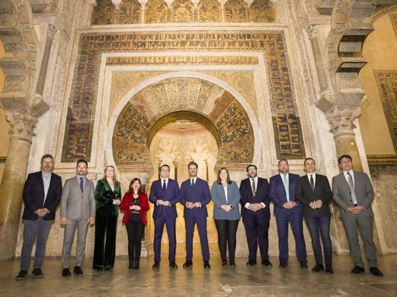 foto família grup ciutats patrimoni a la mesquita Manel Castaño