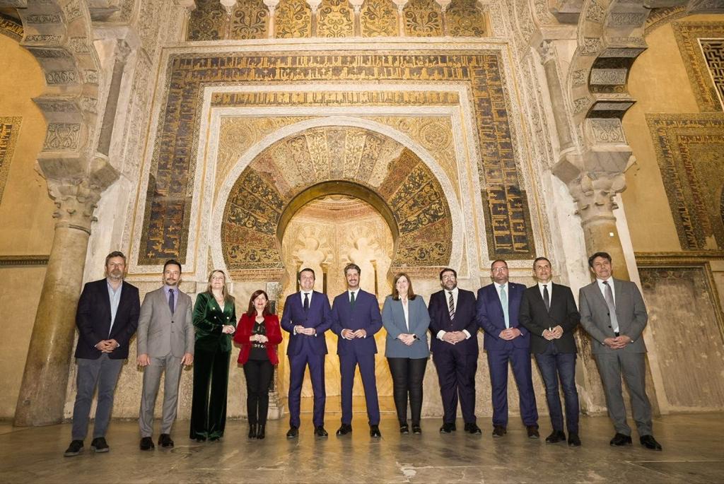 foto família grup ciutats patrimoni a la mesquita Manel Castaño