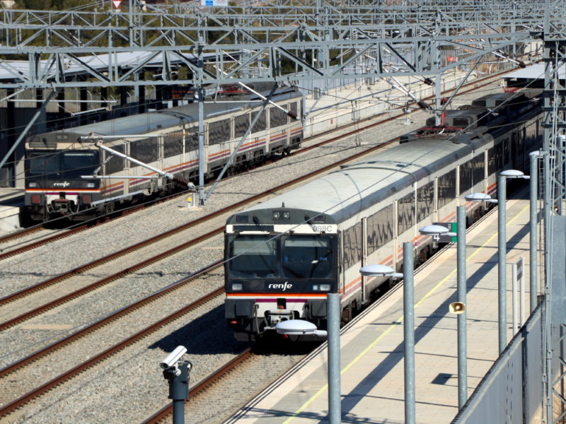 Trens aturats en una estació corredor mediterrani adif Renfe