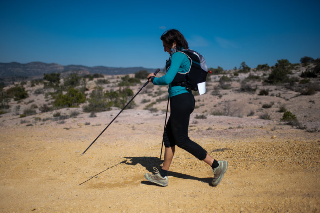 Claire Bannwarth escriu una nova pàgina a la història del trail running, guanyadora absoluta de la TRAILCAT 200 de Prades. Foto: Toni Grases.