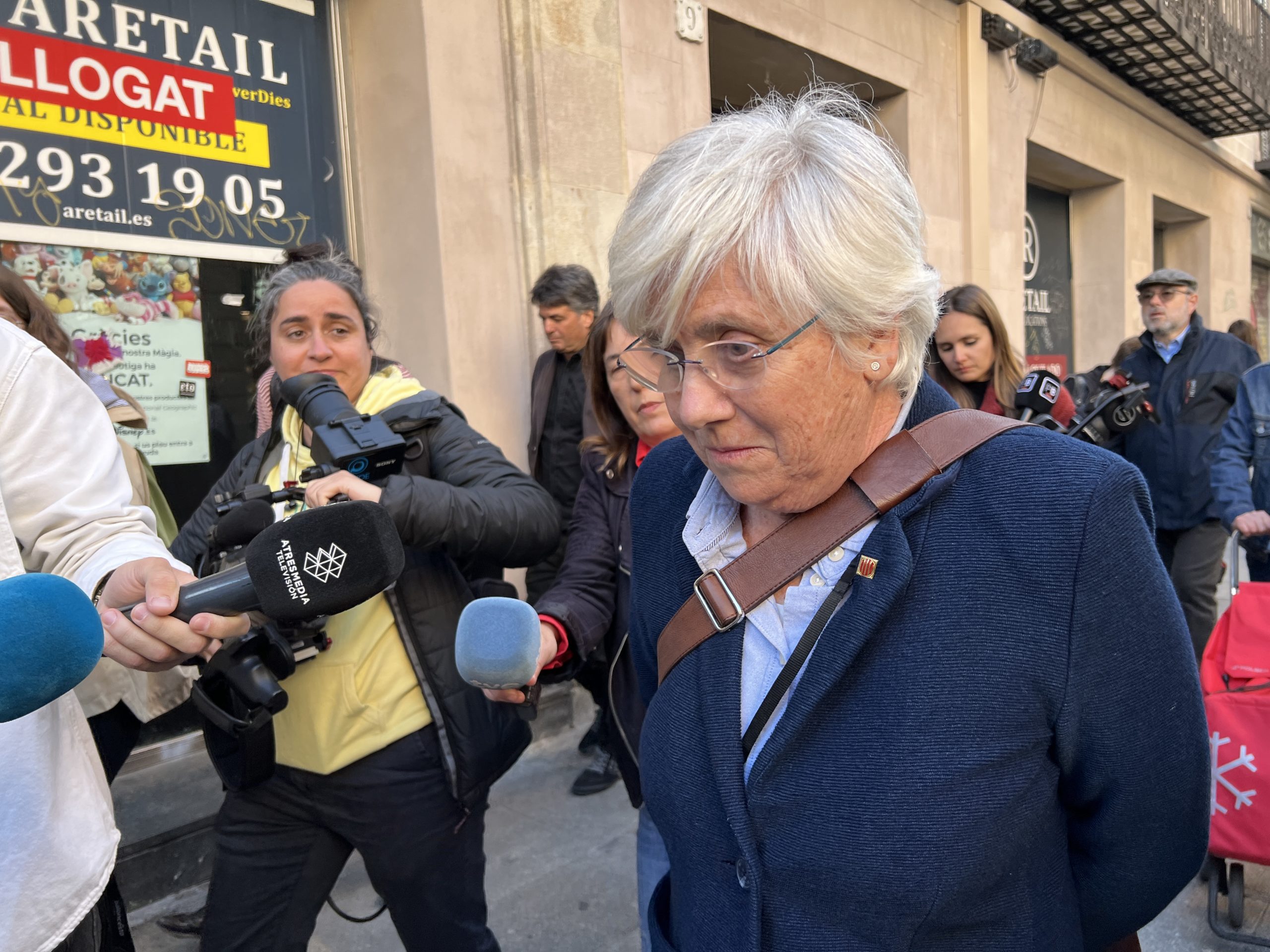 L'exconsellera Clara Ponsatí, caminant per Barcelona just després de tornar de l'exili Data de publicació: dimarts 28 de març del 2023, 18:28 Localització: Barcelona Autor: Gerard Escaich