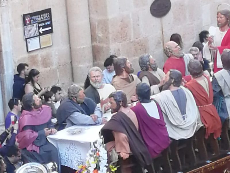 El Gremi de Marejants i el Gremi de Pagesos han protagonitzat una professó conjunta per commemorar el 700 aniversari de l’arribada del Braç. Foto: Assumpció Claramunt