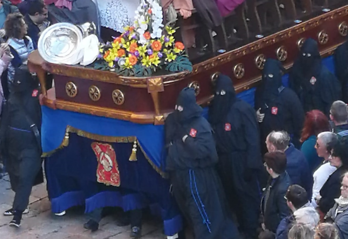 El Gremi de Marejants i el Gremi de Pagesos han protagonitzat una professó conjunta per commemorar el 700 aniversari de l’arribada del Braç. Foto: Assumpció Claramunt