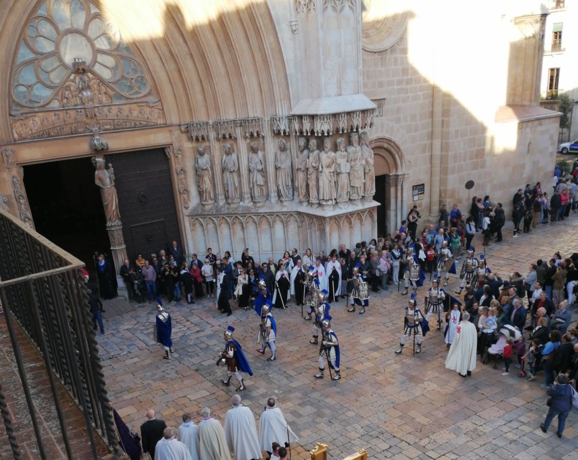 El Gremi de Marejants i el Gremi de Pagesos han protagonitzat una professó conjunta per commemorar el 700 aniversari de l’arribada del Braç. Foto: Assumpció Claramunt