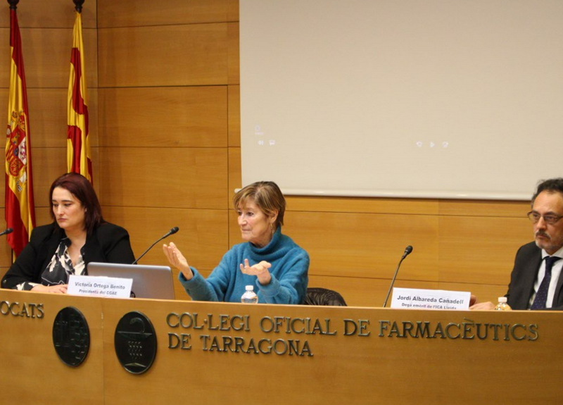 Estela Martín a sala conferència Col·legi Oficial Advocacia