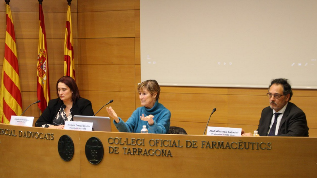 Estela Martín a sala conferència Col·legi Oficial Advocacia