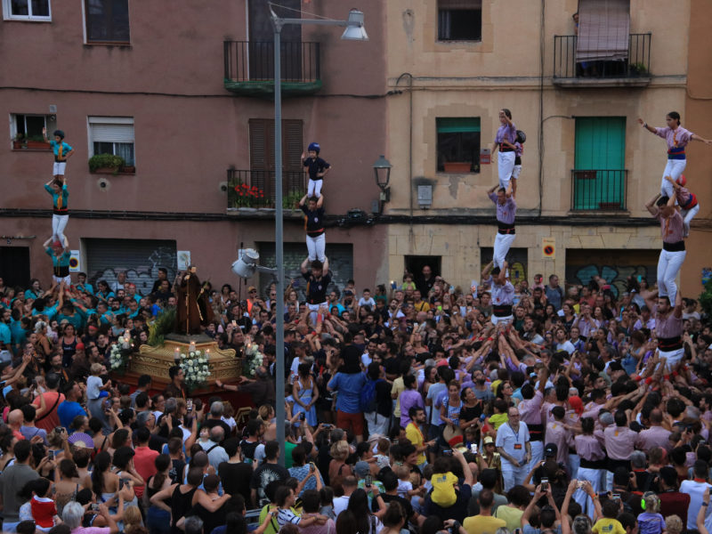 Les quatre colles castelleres de Tarragona han aixecat pilars de cinc en honor a Sant Magí durant la processó d'aquest dissabte Data de publicació: dissabte 19 d’agost del 2023, 21:09 Localització: Tarragona Autor: Ariadna Escoda