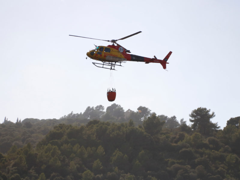 Imatge d'un helicòpter dels Bombers sobre l'incendi de la Selva del Camp Data de publicació: dijous 03 d’agost del 2023, 18:42 Localització: La Selva del Camp Autor: Arnau Martínez