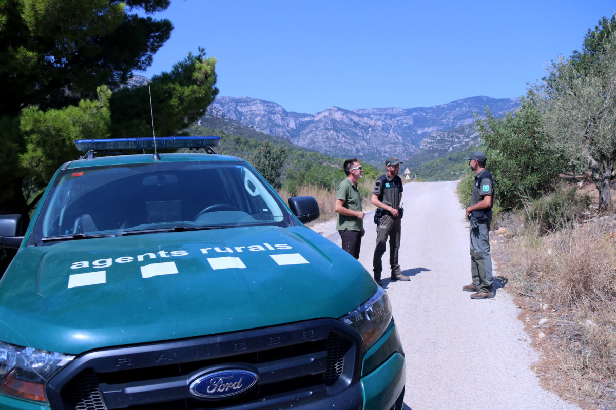 Control d'Agents Rurals i Forestal Catalana per evitar l'accés al parc natural dels Ports, a la pista del barranc de la Vall Data de publicació: dilluns 21 d’agost del 2023, 14:31 Localització: Barcelona Autor: Jordi Marsal