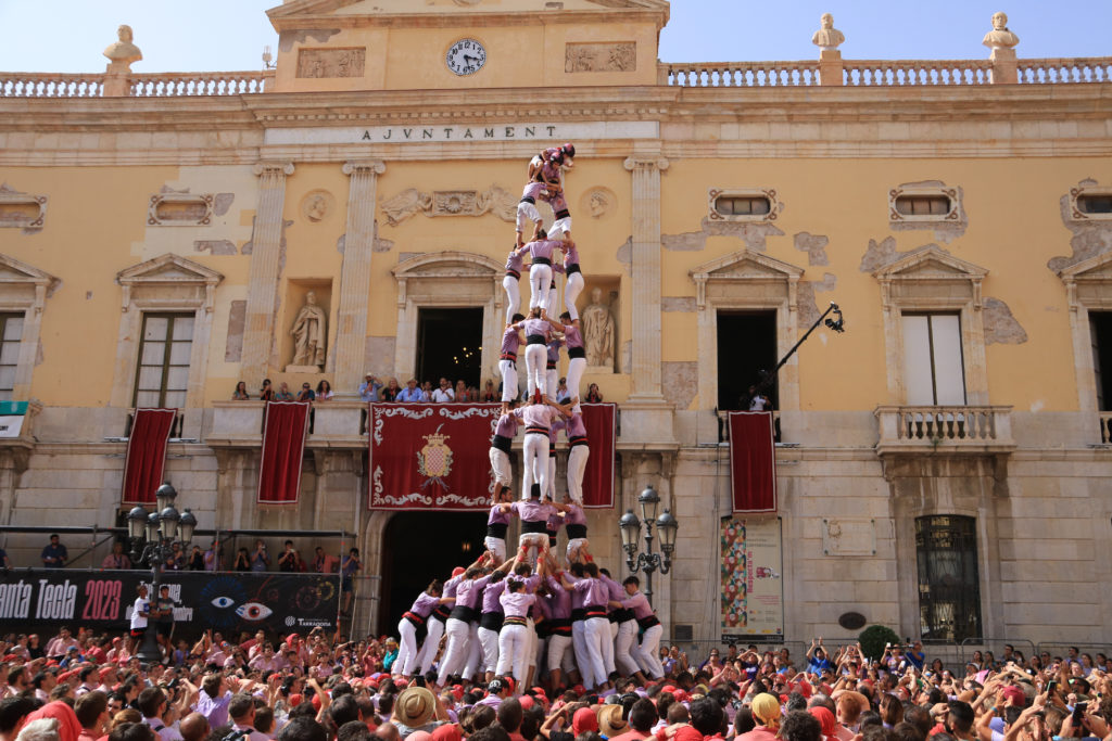 Aleta del 4 de 9 amb folre descarregat de la Colla Jove de Tarragona en la quarta ronda de la diada del primer diumenge de Santa Tecla de Tarragona

Data de publicació: diumenge 17 de setembre del 2023, 16:31

Localització: Tarragona

Autor: Neus Bertola / Ariadna Escoda