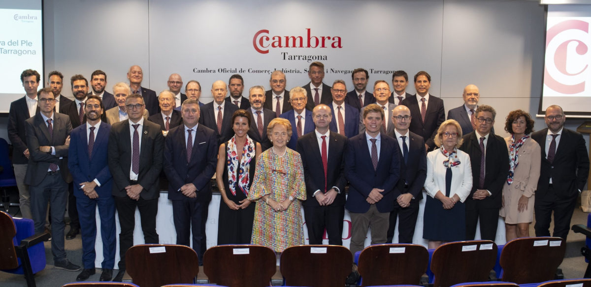 Laura Roigé, reelegida presidenta de la Cambra de Tarragona, en la foto de família amb autoritats, empresaris i representants del port i de la URV, entre altres, en el ple de constitució de la nova corporació Data de publicació: dimarts 19 de setembre del 2023, 19:33 Localització: Tarragona Autor: Cedida Cambra de Tarragona