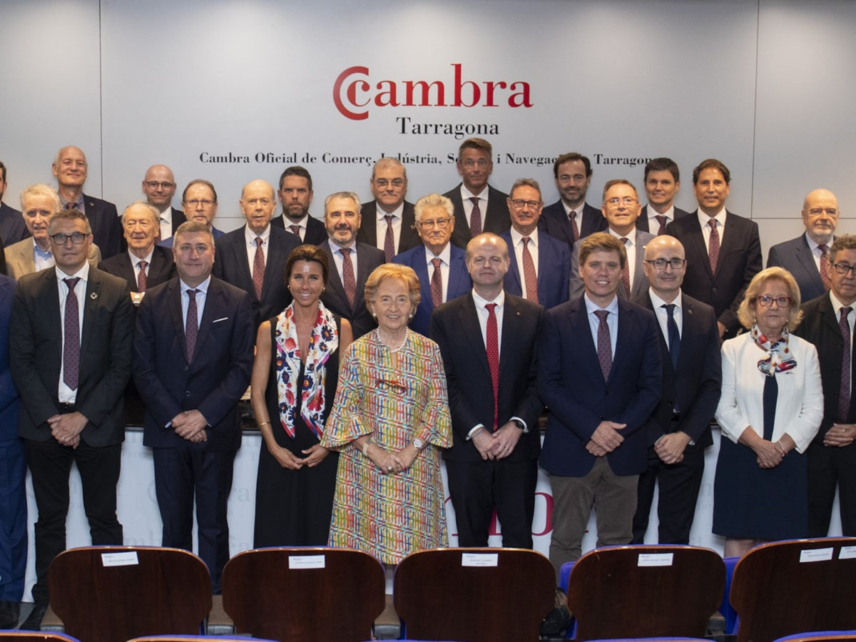 Laura Roigé, reelegida presidenta de la Cambra de Tarragona, en la foto de família amb autoritats, empresaris i representants del port i de la URV, entre altres, en el ple de constitució de la nova corporació Data de publicació: dimarts 19 de setembre del 2023, 19:33 Localització: Tarragona Autor: Cedida Cambra de Tarragona