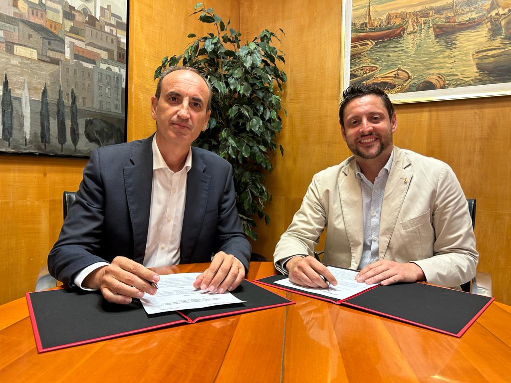 Repsol ha renovat un any més el seu compromís amb les Festes de Santa Tecla. L’alcalde de Tarragona, Rubén Viñuales, i el director del complex industrial de Repsol a Tarragona, Javier Sancho, han rubricat aquest dijous l’acord