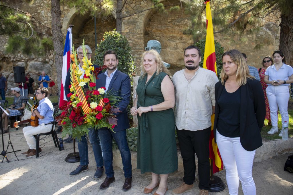 ofrena floral al monument de Salvador Allende (Tjerk van der Meulen) 