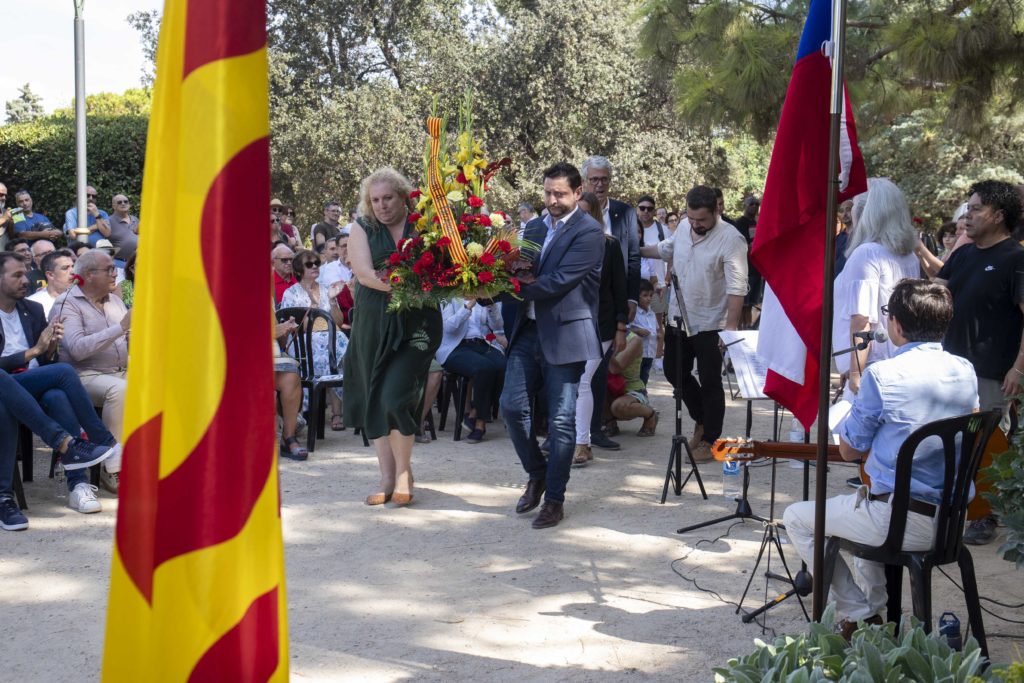 ofrena floral al monument de Salvador Allende (Tjerk van der Meulen)