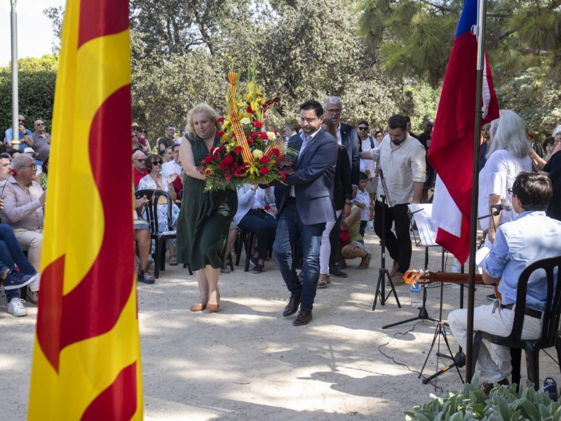 ofrena floral al monument de Salvador Allende (Tjerk van der Meulen)