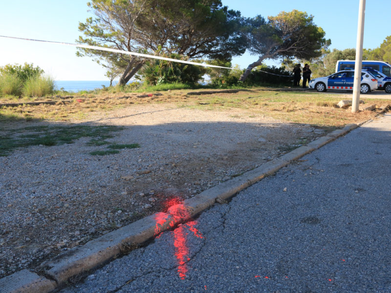 Imatge del punt per on ha sortit el cotxe a Calafat que ha caigut per un tallat d'uns 20 metres Data de publicació: diumenge 01 d’octubre del 2023, 10:30 Localització: L'Ametlla de Mar Autor: Ariadna Escoda