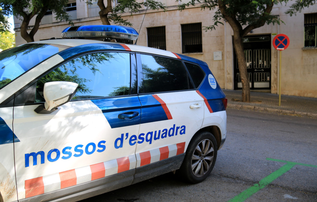 Un cotxe dels Mossos d'Esquadra a les portes del jujtat de guàrdia de Tarragona Data de publicació: dijous 12 d’octubre del 2023, 18:13 Localització: Tarragona Autor: Anna Ferràs