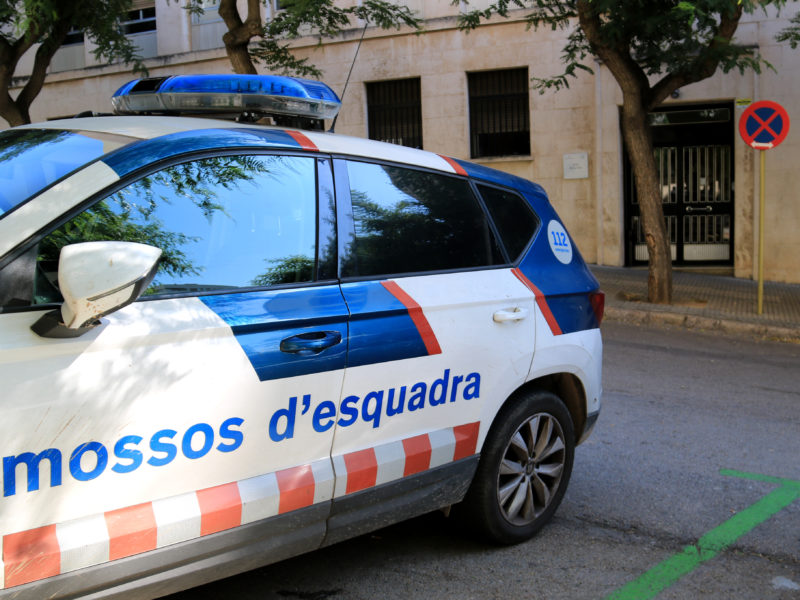 Un cotxe dels Mossos d'Esquadra a les portes del jujtat de guàrdia de Tarragona Data de publicació: dijous 12 d’octubre del 2023, 18:13 Localització: Tarragona Autor: Anna Ferràs