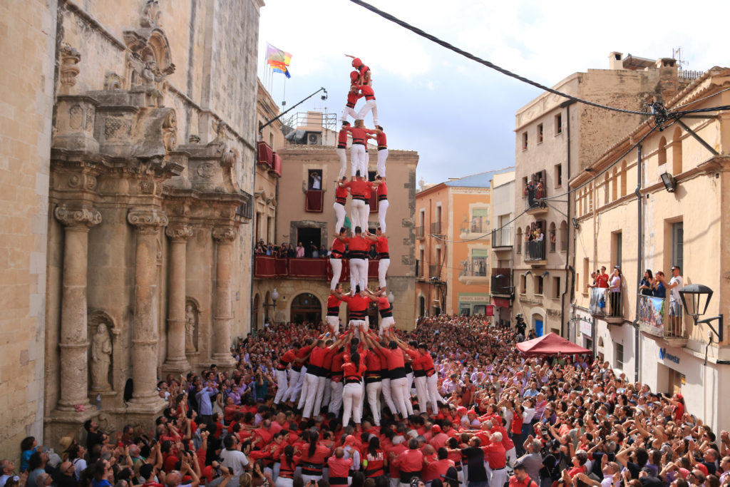 Aleta del 4 de 9 amb folre de la Colla Joves Xiquets de Valls descarregat en segona ronda de la diada de Santa Teresa del Vendrell

Data de publicació: diumenge 15 d’octubre del 2023, 14:14

Localització: El Vendrell

Autor: Ariadna Escoda