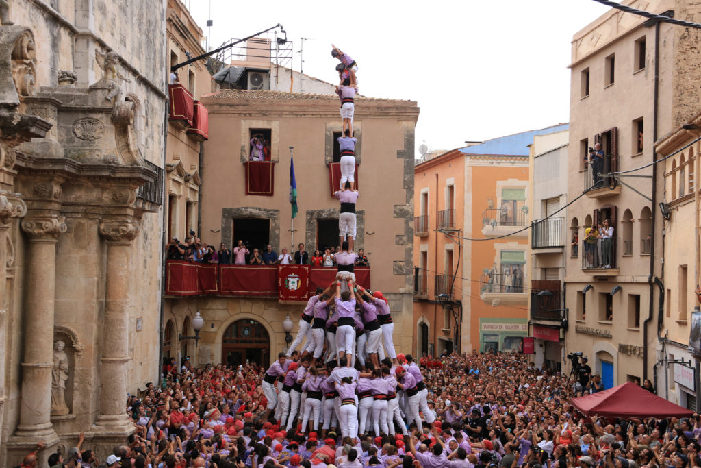 Aleta del 2 de 9 amb folre i manilles descarregat per la Colla Jove Xiquets de Tarragona en segona ronda de la diada de Santa Teresa del Vendrell

Data de publicació: diumenge 15 d’octubre del 2023, 14:04

Localització: El Vendrell

Autor: Ariadna Escoda