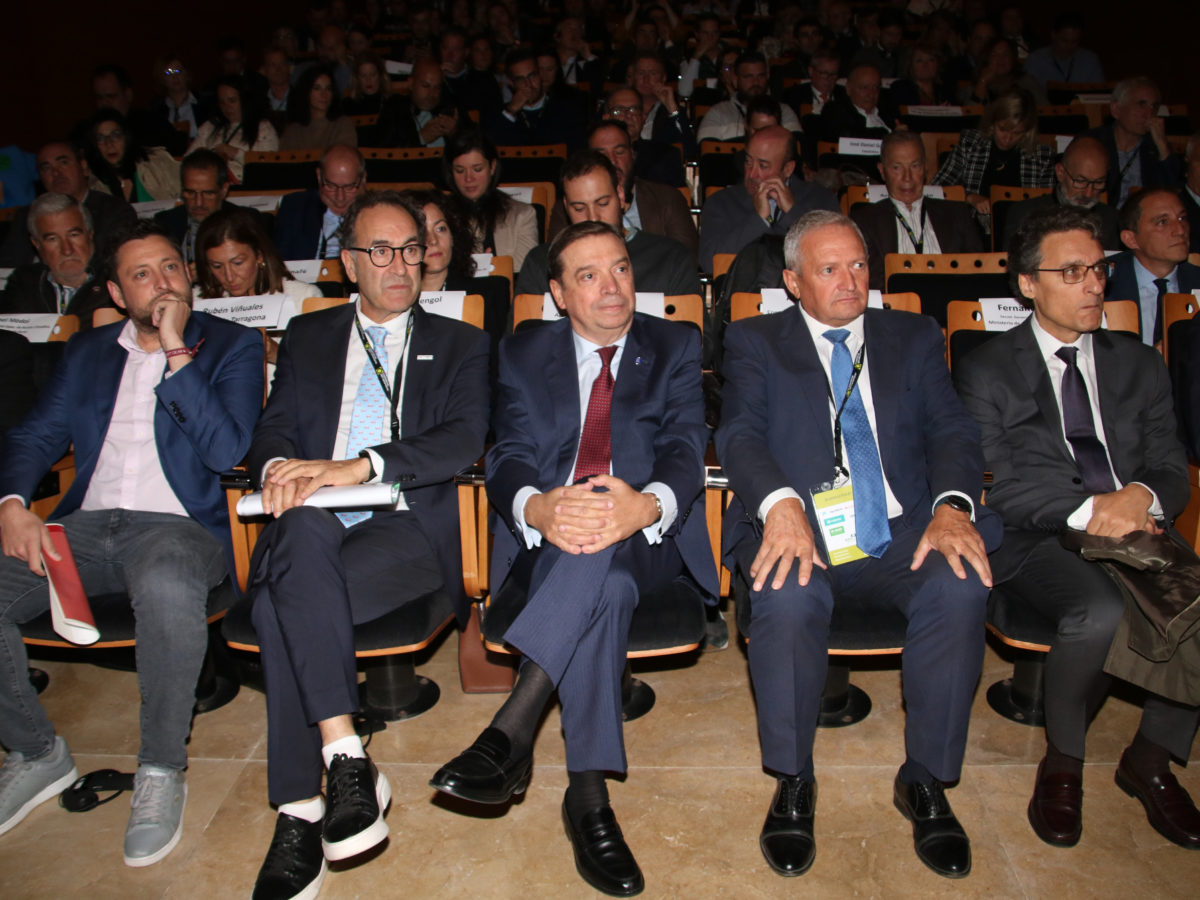 El ministre d'Agricultura, Pesca i Alimentació en funcions, Luis Planas, acompanyar del president de Cooperatives Agroalimentàries d'Espanya, Ángel Villafranca i del president de la Cogeca, Ramón Armengol, en la inauguració del Fòrum empresarial Data de publicació: dijous 09 de novembre del 2023, 16:10 Localització: Tarragona Autor: Mar Rovira