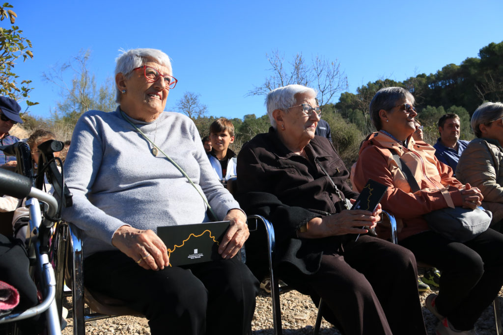 Les germanes Teresa i Dora Monleón, durant l'homenatge anual al Memorial de les Camposines

Data de publicació: diumenge 19 de novembre del 2023, 14:40

Localització: La Fatarella

Autor: Ariadna Escoda