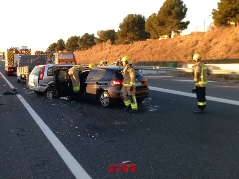 Bombers en un accident a l'A-27