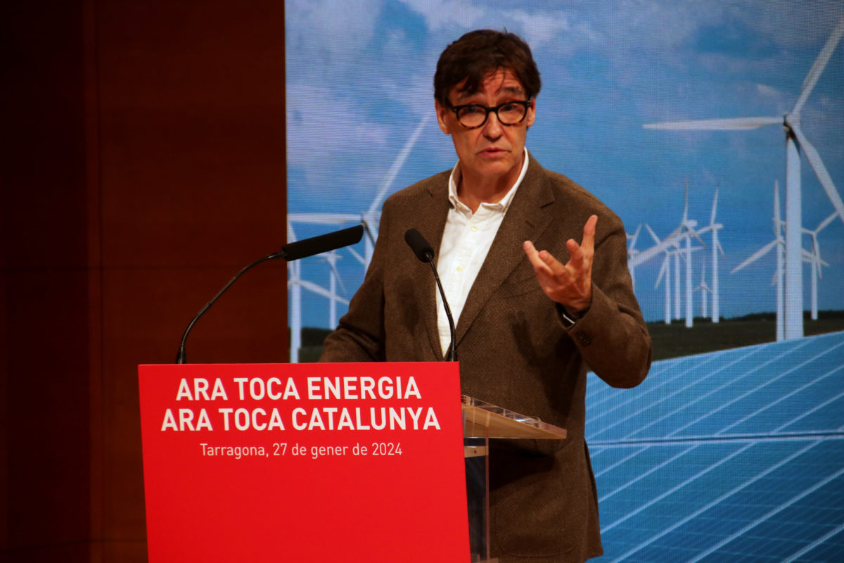 El primer secretari del PSC, Salvador Illa, durant la seva intervenció feta en la jornada 'Construïm una nova majoria de progrés. Ara toca energia', celebrada a Tarragona Data de publicació: dissabte 27 de gener del 2024, 14:11 Localització: Tarragona Autor: Mar Rovira