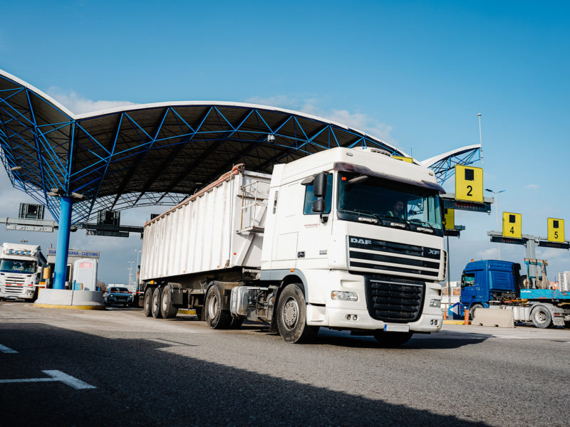 Camions entren al port de Tarragona