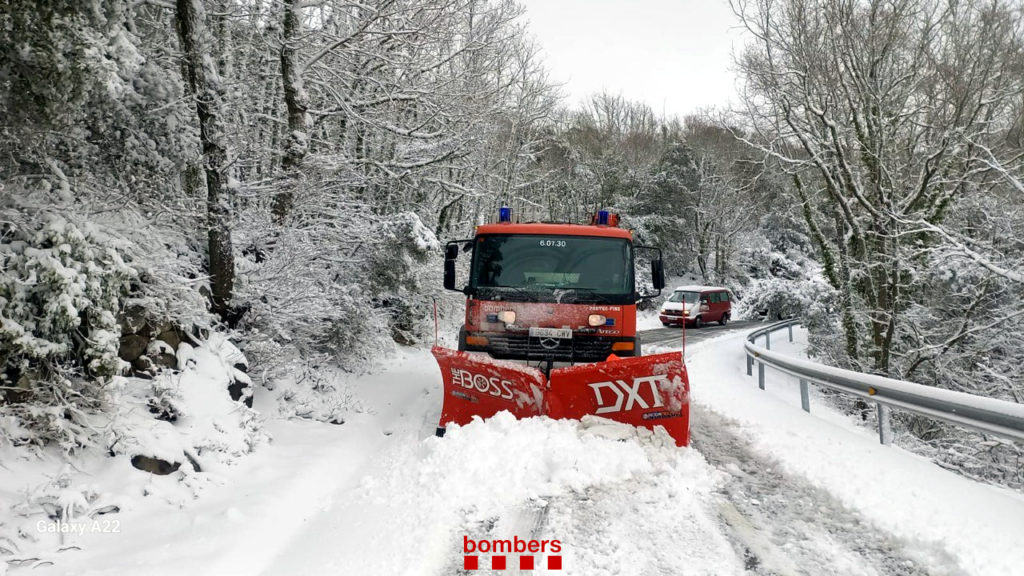 Una màquina llevaneu treballant en la neteja d'una carretera a les muntanyes de Prades

Data de publicació: diumenge 03 de març del 2024, 12:19

Localització: Vilanova de Prades

Autor: Bombers de la Generalitat