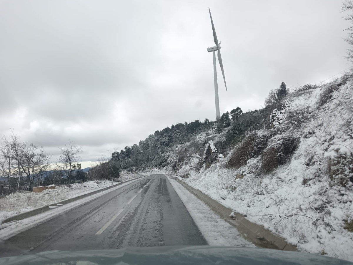 Carretera de Belltall a Forès, aquest diumenge al matí després de l'enfarinada Data de publicació: diumenge 03 de març del 2024, 10:57 Localització: Barcelona Autor: Cedida a l'ACN / Albert Gascón