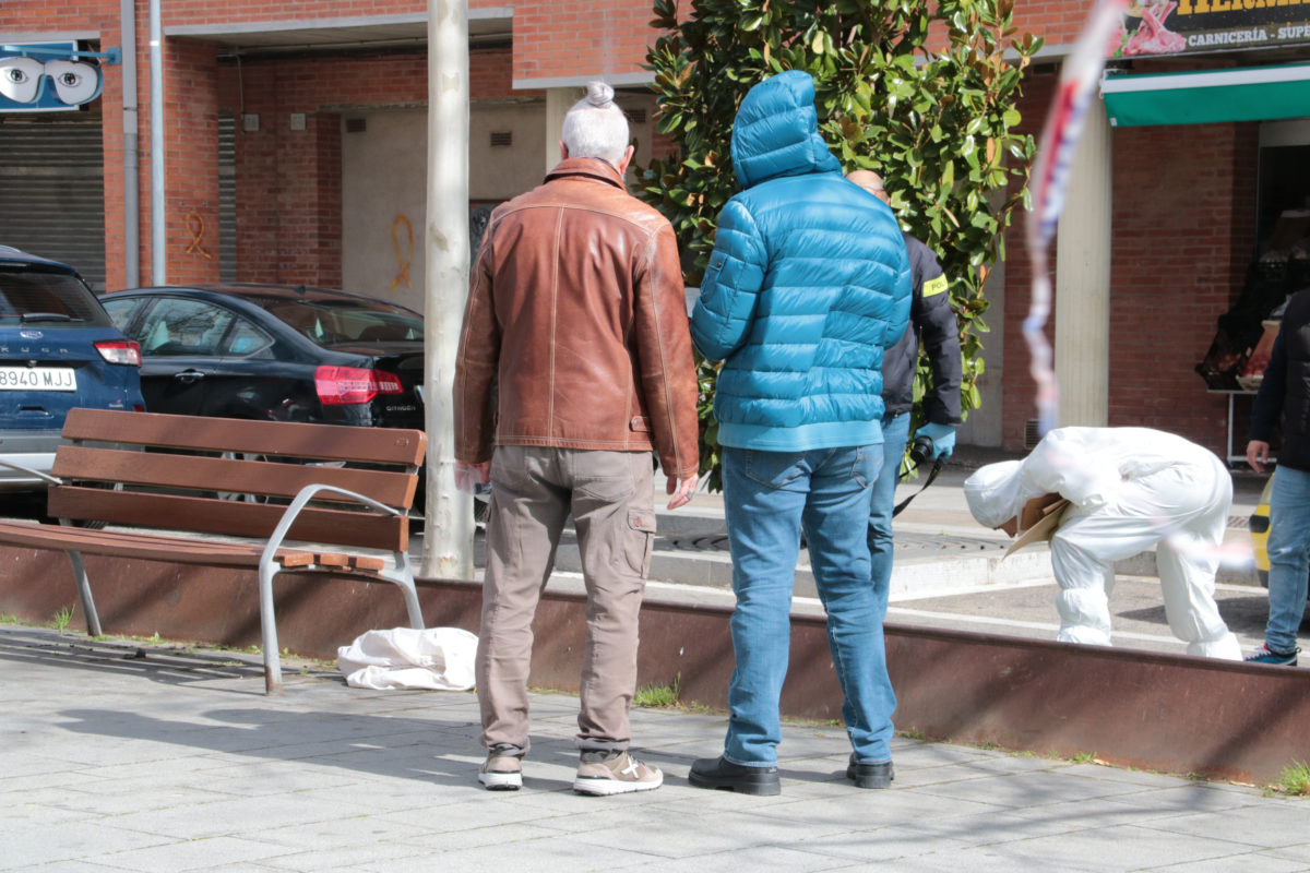 La policia científica dels Mossos d'Esquadra recull mostres després de l'assassinat d'un home a la via pública al barri de Campclar Data de publicació: diumenge 03 de març del 2024, 14:33 Localització: Tarragona Autor: Redacció