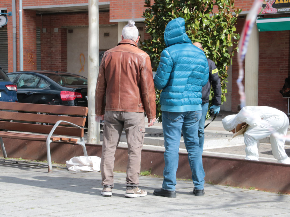 La policia científica dels Mossos d'Esquadra recull mostres després de l'assassinat d'un home a la via pública al barri de Campclar Data de publicació: diumenge 03 de març del 2024, 14:33 Localització: Tarragona Autor: Redacció