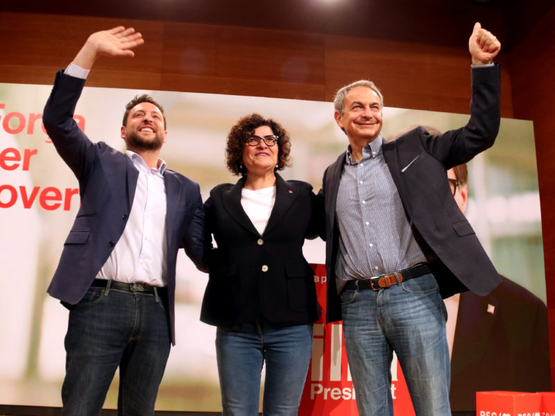 L'expresident del govern espanyol, José Luis Rodríguez Zapatero, en un acte de campanya del PSC a Tarragona, acompanyat de l'alcalde Rubén Viñuales i la cap de llista a la circumscripció de Tarragona, Rosa Maria Ibarra Data de publicació: dissabte 27 d’abril del 2024, 14:08 Localització: Tarragona Autor: Guifré Jordan