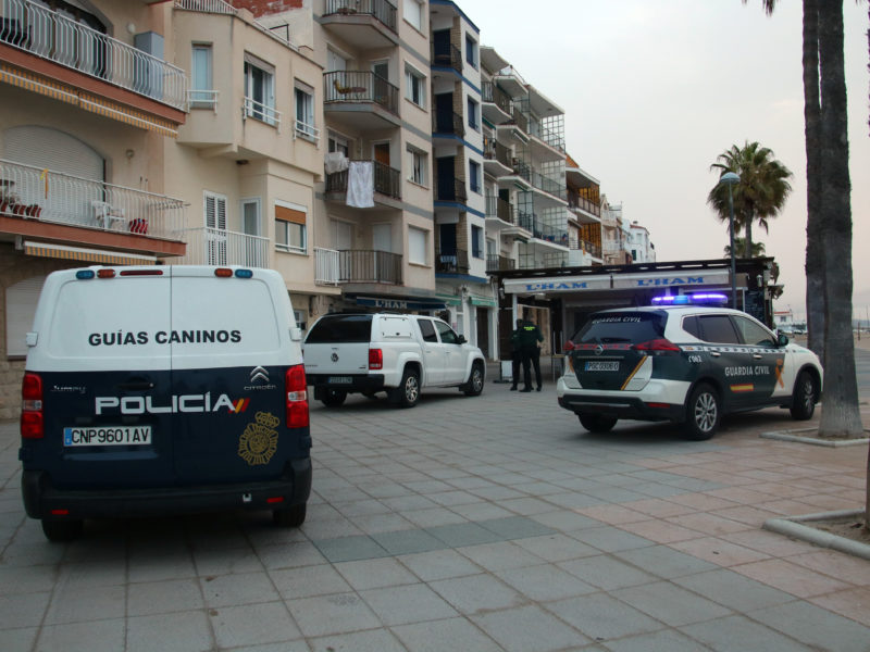 Vehicles de la Policia Nacional i de la Guàrdia Civil en un operatiu policial conjunt a Torredembarra Data de publicació: dilluns 08 d’abril del 2024, 08:02 Localització: Torredembarra Autor: Mar Rovira