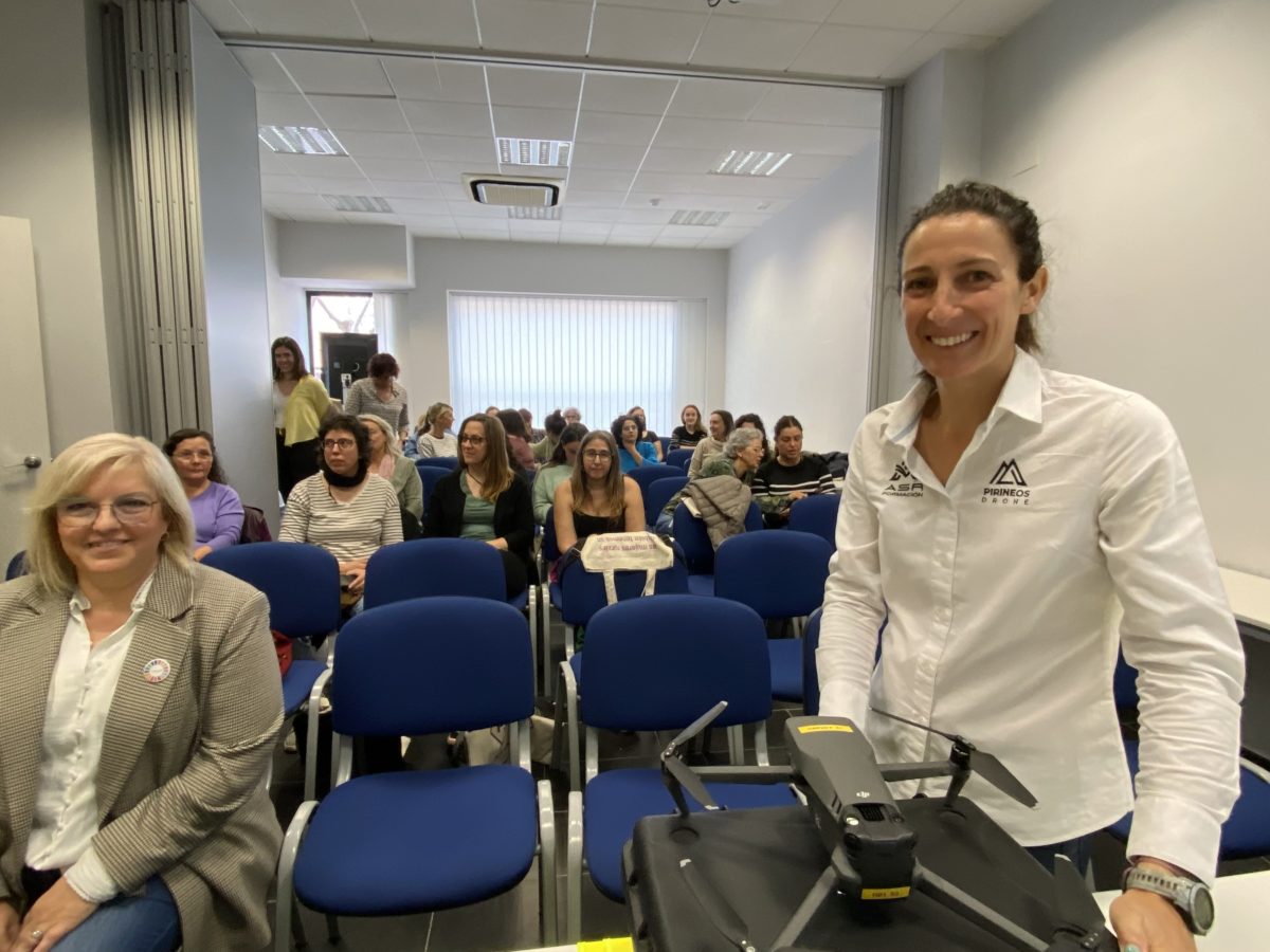 Anna Martí, presidenta de l'Associació de Dones Rurals (ADR) i Lara Iglesia CEO de Pirineus Drone