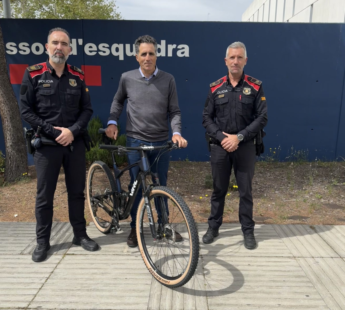 Els Mossos d'Esquadra han retornat la bicicleta a Miguel Induráin Data de publicació: divendres 05 d’abril del 2024, 16:10 Localització: Vila-seca Autor: Redacció